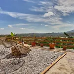 Valley View Apartament *