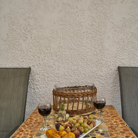 Valley View Apartment Salakos