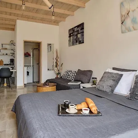 Valley View Apartment *