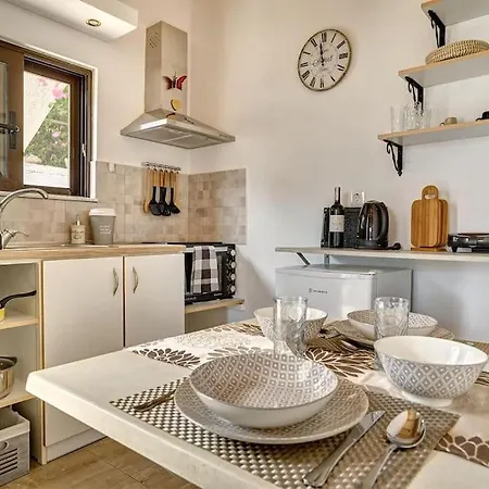 Valley View Apartment *