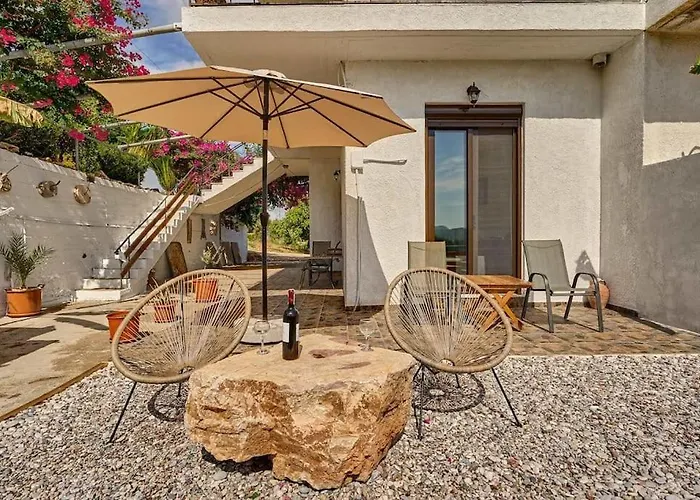 Valley View Apartment *